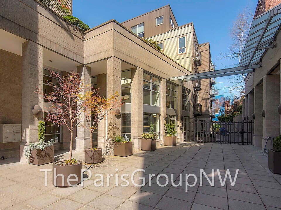 1410 E Pine St in Seattle, WA - Foto de edificio