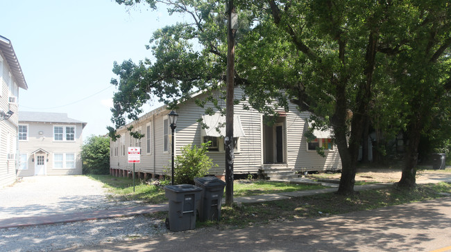 423 E State St in Baton Rouge, LA - Foto de edificio - Building Photo