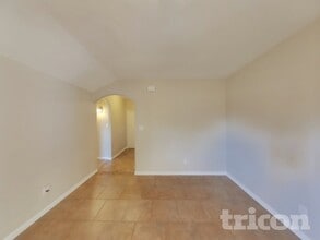 8617 Silverbell Ln in Fort Worth, TX - Foto de edificio - Building Photo