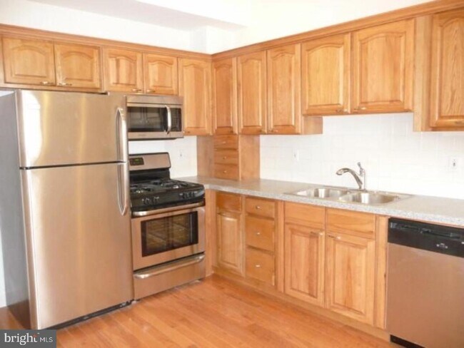 2556 Memphis St in Philadelphia, PA - Building Photo - Building Photo