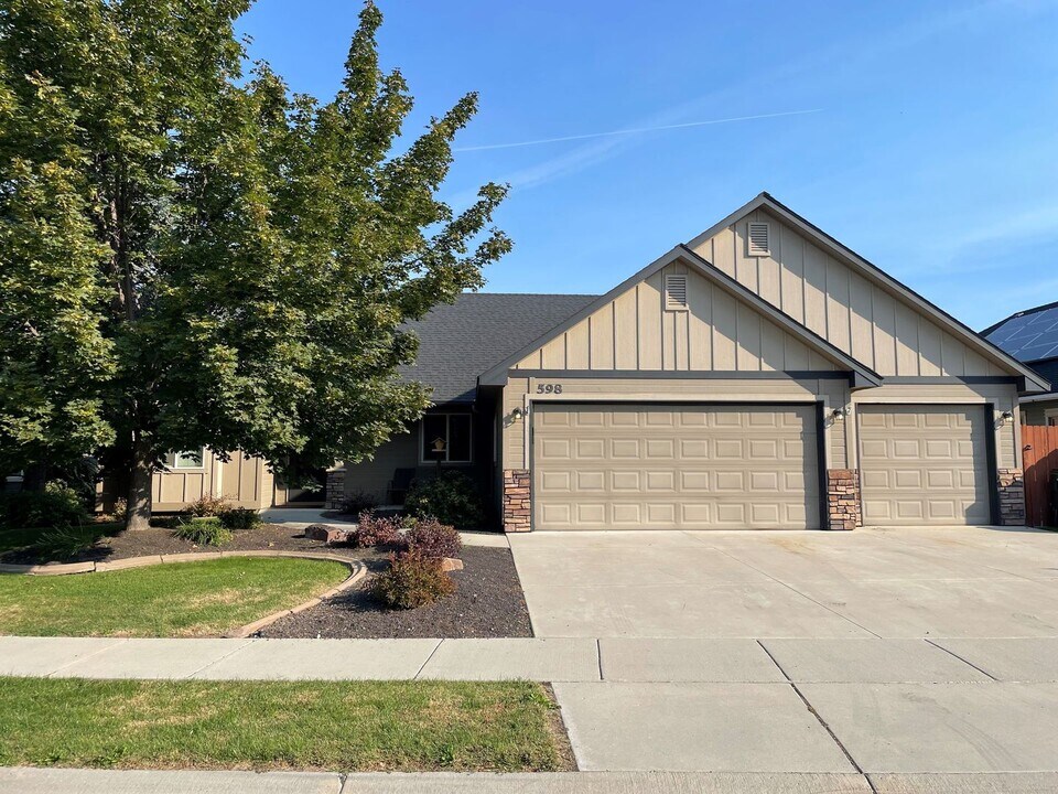 598 Washakie St E in Meridian, ID - Building Photo