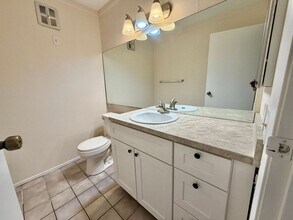 2238 E Desert Inn Rd in Las Vegas, NV - Building Photo - Building Photo