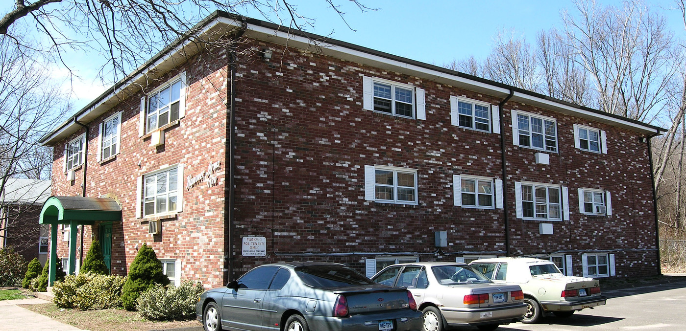 Hanover Arms in Meriden, CT - Building Photo