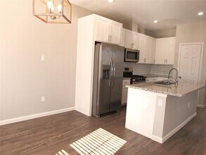 5779 Belarbor St-Unit -B in Houston, TX - Foto de edificio - Building Photo