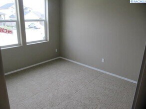 513 Jordan Ln in Richland, WA - Building Photo - Building Photo