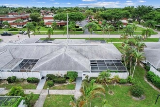 93 East Ct in Royal Palm Beach, FL - Building Photo - Building Photo