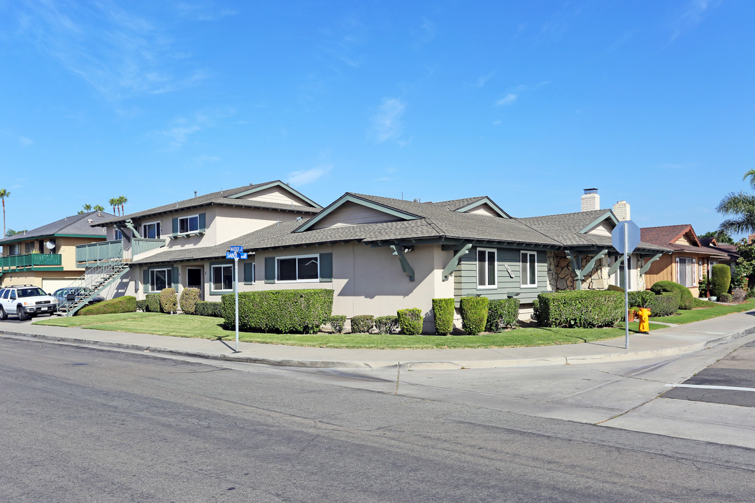 16581 Sabot Ln in Huntington Beach, CA - Building Photo