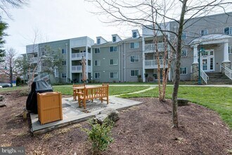 4061 S Four Mile Run Dr in Arlington, VA - Building Photo - Building Photo