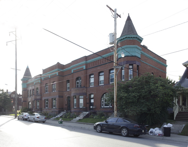 The Brown Stone in Omaha, NE - Foto de edificio - Building Photo