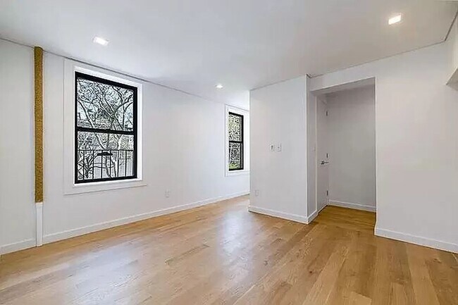 209 Mulberry St, Unit 5C in New York, NY - Building Photo - Building Photo