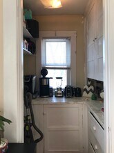 18 Cherry St, Unit 2R in Somerville, MA - Foto de edificio - Building Photo