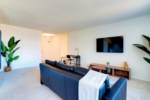 1600 S Eads St in Arlington, VA - Building Photo