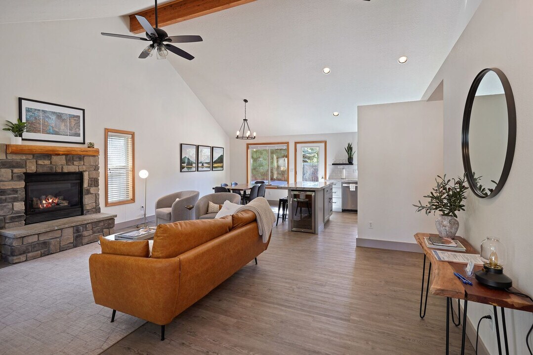 19898 Quail Pine Loop in Bend, OR - Building Photo