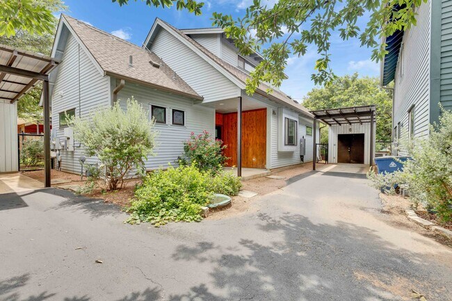 property at 3505 Villa Ct