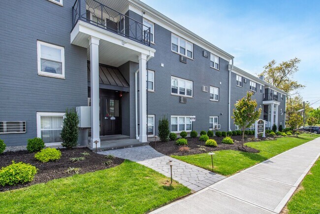 Woodland Hills Manor: In-Unit Washer & Dryer, Heat, Gas, Hot & Cold Water Included, and Cat & Dog... in Bergenfield, NJ - Building Photo - Building Photo