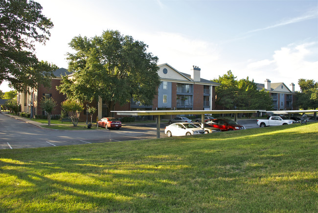 Parkwood Retirement Community in Bedford, TX - Building Photo - Building Photo