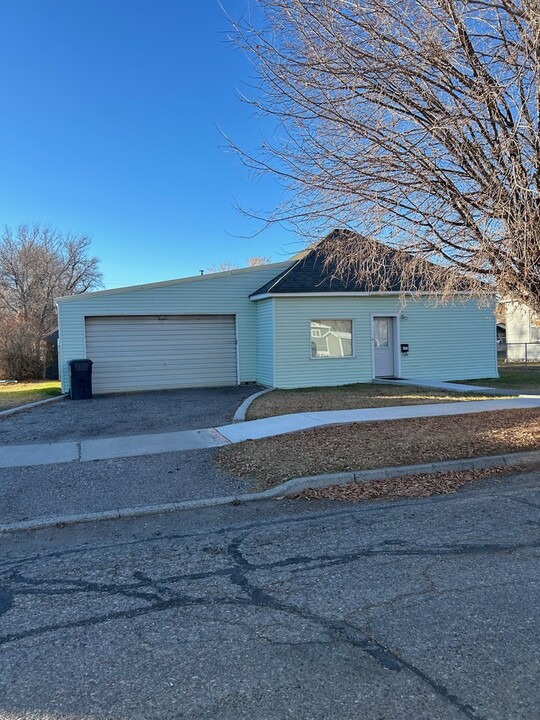 540 Kentucky Ave in Dillon, MT - Foto de edificio