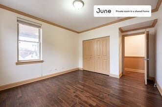 Private bedroom in 3 bed/2 bath Home in Chicago, IL - Building Photo - Building Photo
