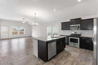 13821 Sky Harbor Ave in El Paso, TX - Foto de edificio - Building Photo