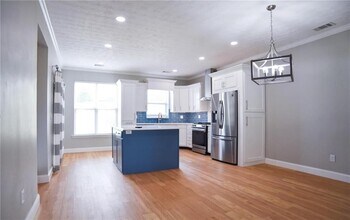 6616 Splashwater Dr, Unit 05_201 in Flowery Branch, GA - Foto de edificio - Building Photo