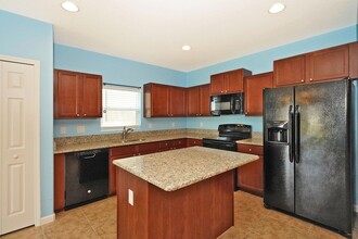 740 Fiddleleaf Cir, Unit Apt 401 in West Melbourne, FL - Building Photo - Building Photo