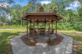 1517 Manor Way, Unit 2 in DeLand, FL - Foto de edificio - Building Photo