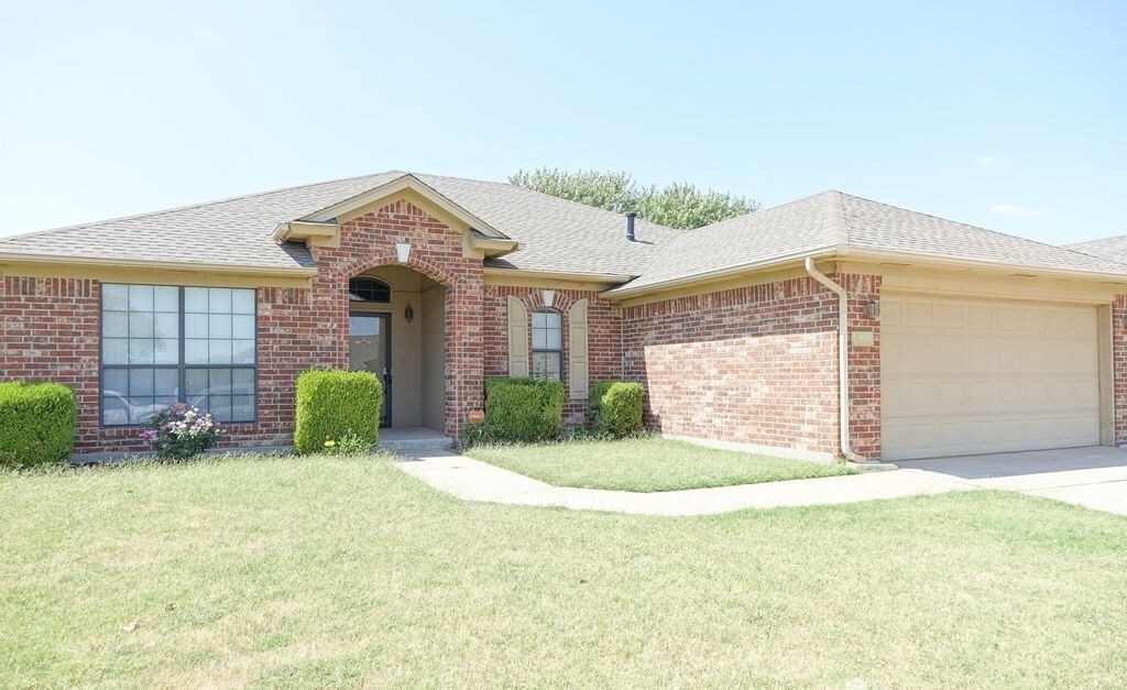 3217 Bishop Rock Pl in Yukon, OK - Building Photo