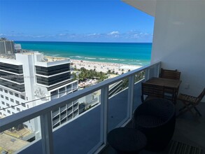 100 Lincoln Rd in Miami Beach, FL - Building Photo - Building Photo