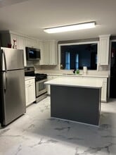 217 Peony Ln in Roanoke Rapids, NC - Foto de edificio - Building Photo