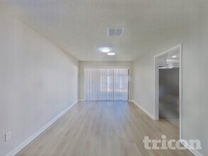 4704 Foxshire Cir in Tampa, FL - Building Photo - Building Photo