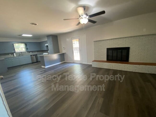 211 S Nolan River Rd in Cleburne, TX - Building Photo - Building Photo