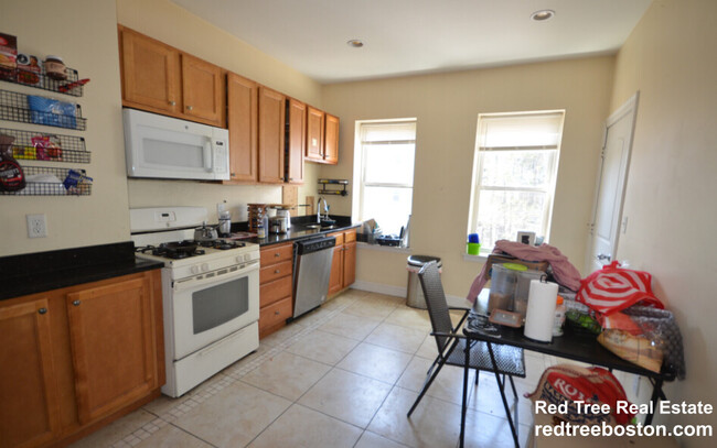 191 Boylston St, Unit 2