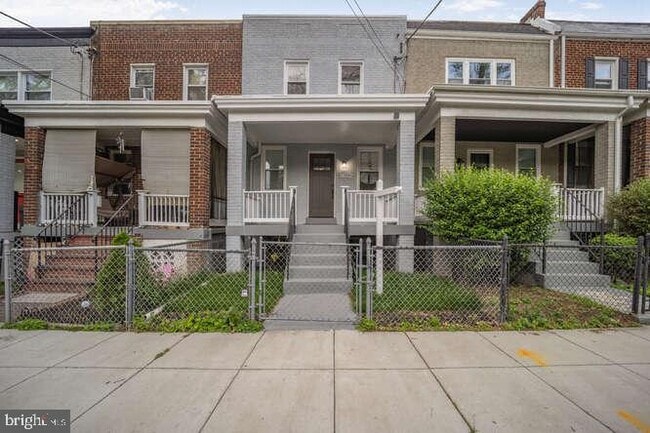 property at 1632 Ridge Pl SE
