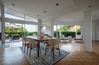 8811 Rising Glen Pl in Los Angeles, CA - Foto de edificio - Building Photo