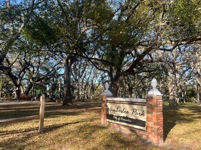 1570 Greenwood Dr in Dunedin, FL - Building Photo - Building Photo
