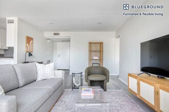 616 N Sweetzer Ave in Los Angeles, CA - Foto de edificio - Building Photo