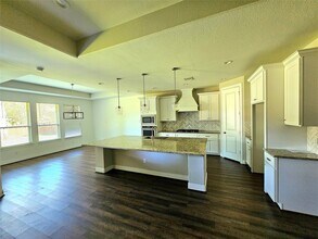 2115 Roman Forest Blvd in New Caney, TX - Foto de edificio - Building Photo