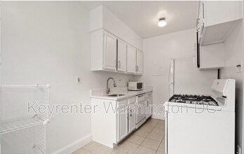 4491 MacArthur Blvd NW in Washington, DC - Building Photo - Building Photo