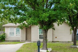 513 N Wood St in Denton, TX - Foto de edificio - Building Photo