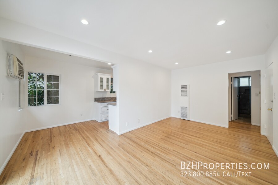 710 Westmount Dr in West Hollywood, CA - Building Photo