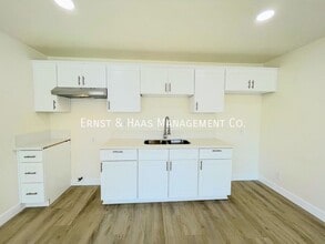 2133 W Columbia St in Long Beach, CA - Building Photo - Building Photo