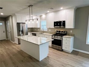 580 Elm St in Woonsocket, RI - Building Photo - Building Photo