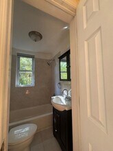 169 Christopher Columbus Dr, Unit 3f in Jersey City, NJ - Building Photo - Building Photo