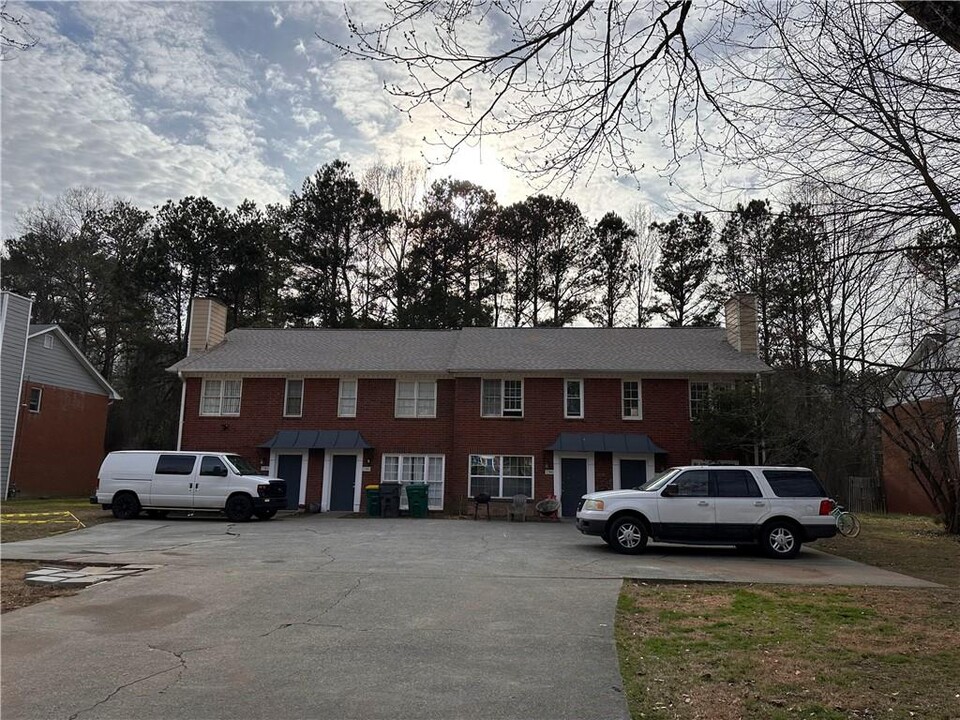 1308 Sweet Pine Dr in Norcross, GA - Foto de edificio