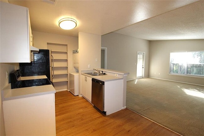 8121 45th Ct E in Sarasota, FL - Building Photo - Building Photo