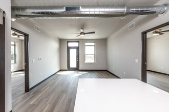 Brick Towne at Kettlestone in Waukee, IA - Foto de edificio - Interior Photo