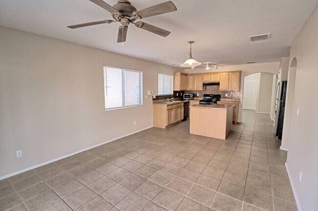 708 W Cholla Crest Dr in Green Valley, AZ - Building Photo - Building Photo