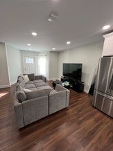 109 Willow Ave-Unit -3 Bed, 2 Bath Unit in East Bridgewater, MA - Building Photo - Building Photo