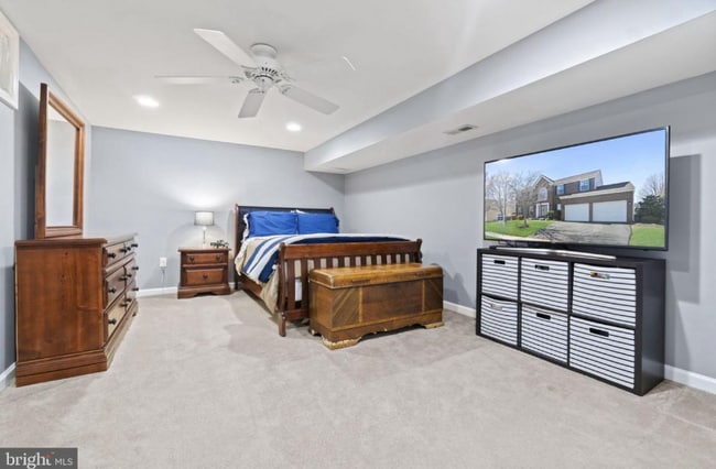 property at 2 Palace Ln