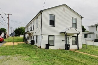 209 E Spotswood Ave in Elkton, VA - Building Photo - Building Photo